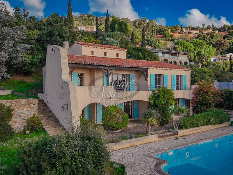 Maison à rénover à vendre pisicine vue mer Le Lavandou Domaine sur le Cap Nègre
