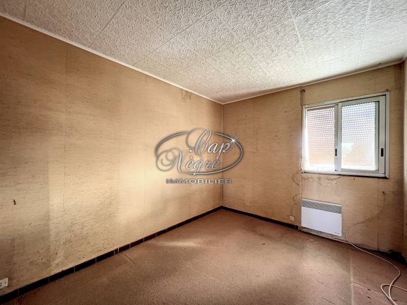 APPARTEMENT A FORT POTENTIEL A RÉNOVER - LAVANDOU CENTRE