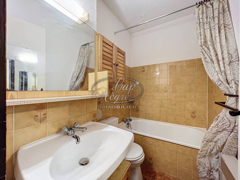 VENDU PAR CAP NÈGRE - APPARTEMENT T2 AVEC JARDIN - PRAMOUSQUIER