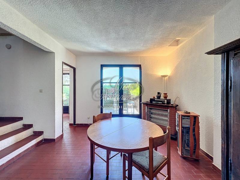 A VENDRE MAISON A PRAMOUSQUIER PROCHE PLAGE PISCINE VUE MER