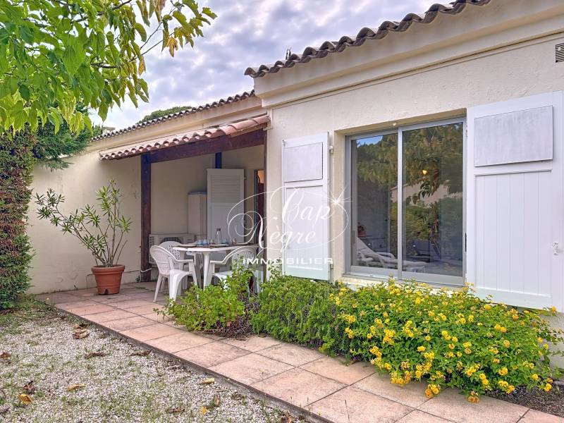 LOCATION SAISONNIERE - MAISON 6 PERSONNES RESIDENCE AVEC PISCINE A 50M DE LA PLAGE DE PRAMOUSQUIER