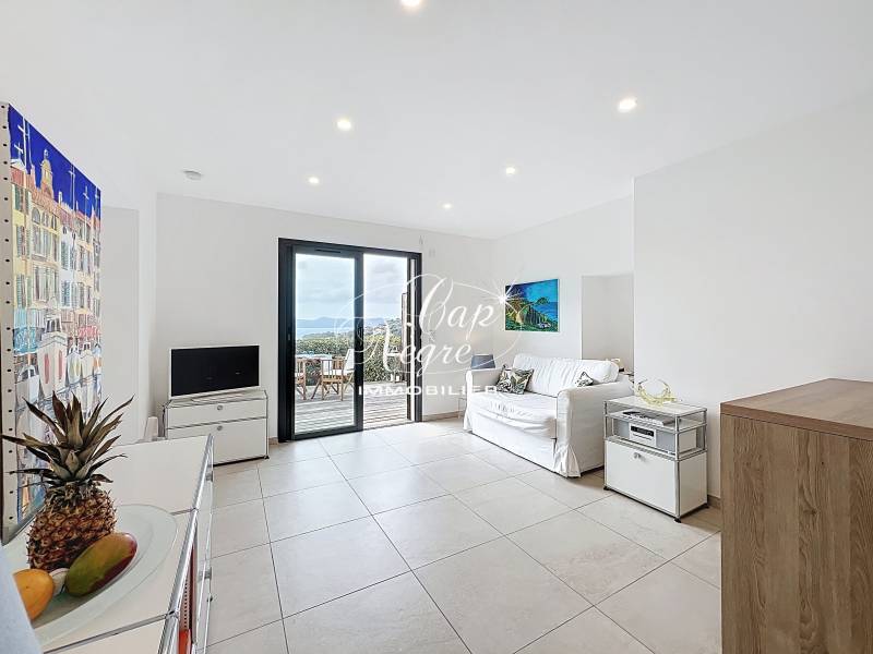 LOCATION SAISONNIÈRE - APPARTEMENT T2 POUR 3 PERSONNES AVEC TERRASSE VUE MER A AIGUEBELLE