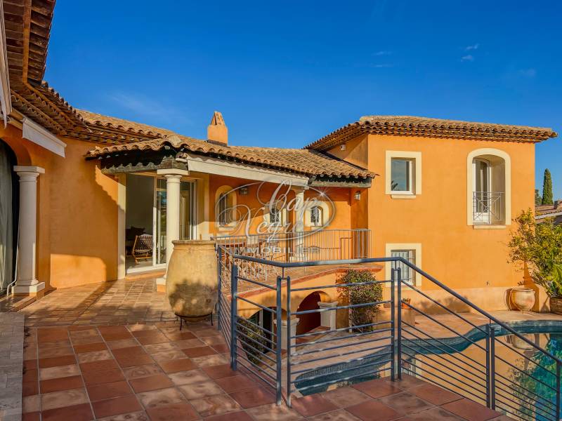 Propriété piscine vue mer à vendre Le Lavandou à Saint-Clair