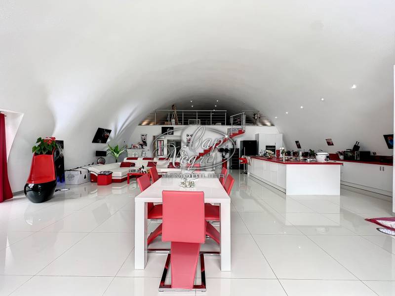 PROPRIETE MODERNE ET ATYPIQUE VUE MER - LE LAVANDOU