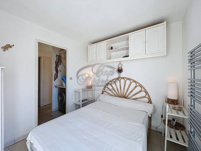 DUPLEX PARFAITEMENT ENTRETENU - CAVALIÈRE PLAGE ET COMMERCES À PIED