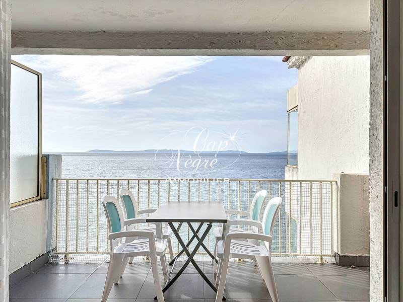 Appartement à vendre accès direct à la plage de Cavalière à Le Lavandou