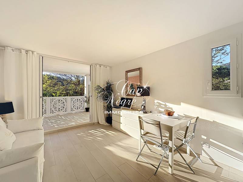 LOCATION SAISONNIÈRE - STUDIO 2 PERSONNES CHIC ET COSY A 5MIN DE LA PLAGE DE CAVALIERE