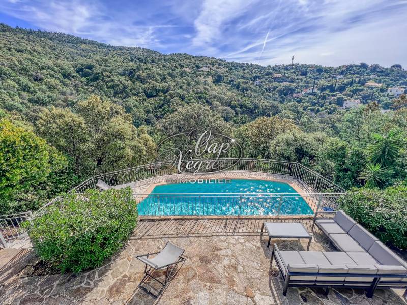 SOUS OFFRE - RAYOL-CANADEL CHARMANTE MAISON PROCHE DE LA PLAGE