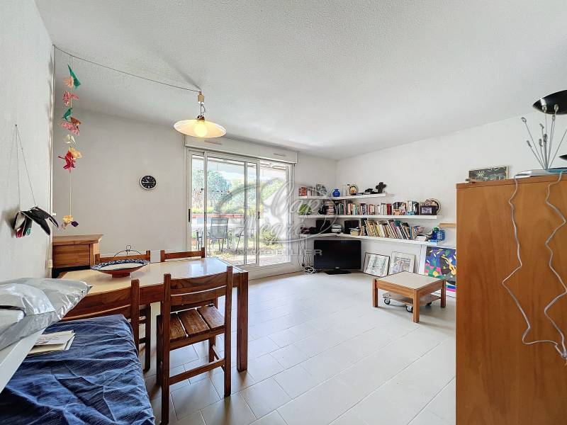 VENDU - LES TERRASSES DE CAVALIÈRE - APPARTEMENT EN DUPLEX PROCHE PLAGE