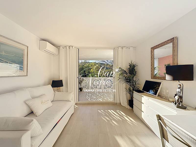 LOCATION SAISONNIÈRE - STUDIO 2 PERSONNES CHIC ET COSY A 5MIN DE LA PLAGE DE CAVALIERE