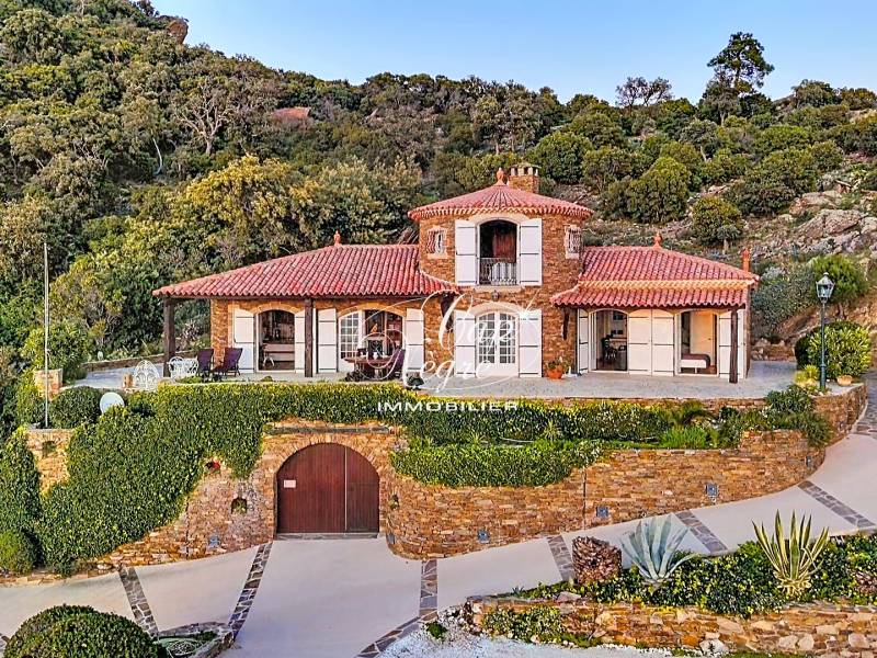 Propriété vue mer et piscine à vendre au Cap Nègre Le Lavandou