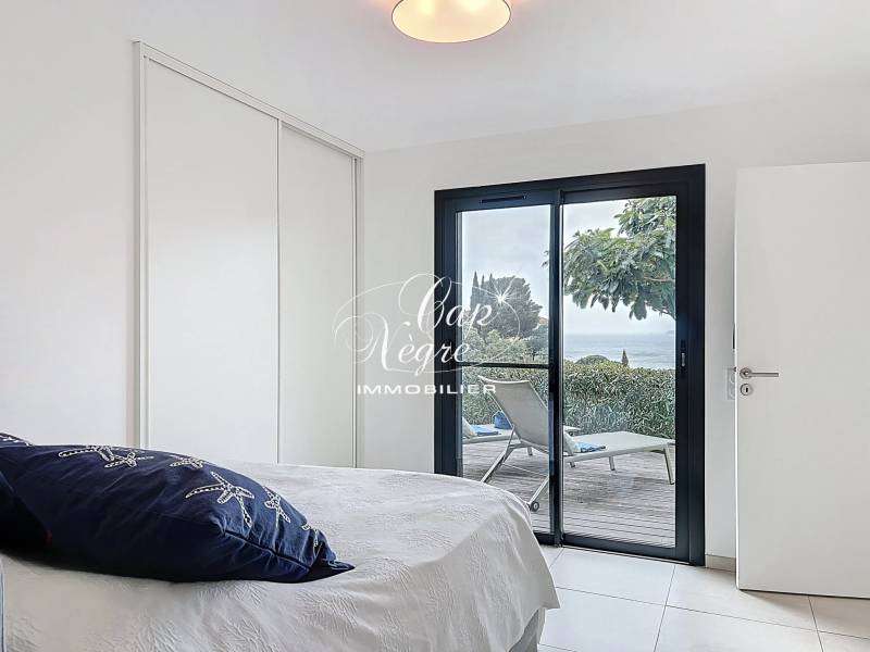 LOCATION SAISONNIÈRE - APPARTEMENT T2 POUR 3 PERSONNES AVEC TERRASSE VUE MER A AIGUEBELLE