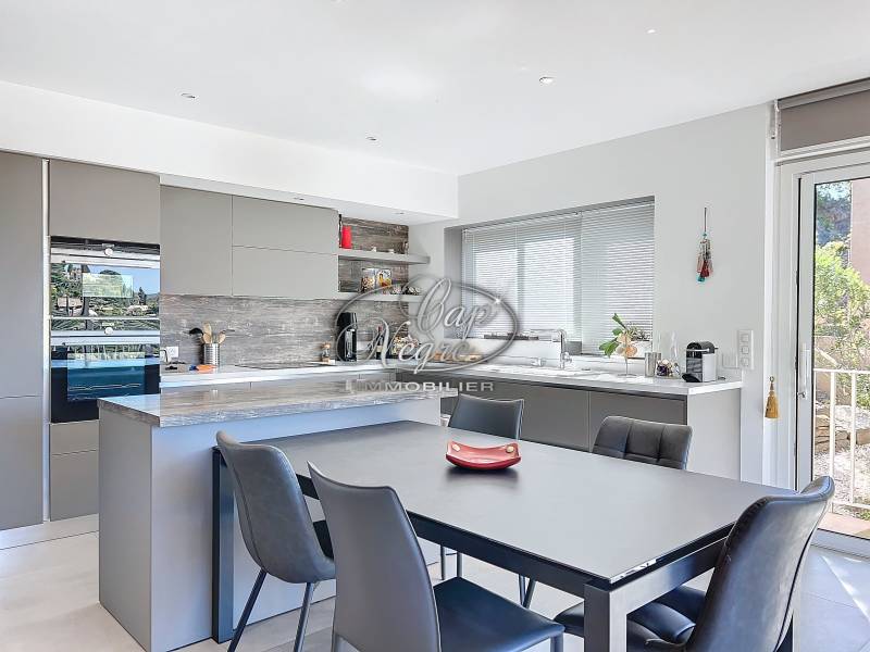 APPARTEMENT DUPLEX POUR 4 PERSONNES AVEC VUE MER À LA FOSSETTE