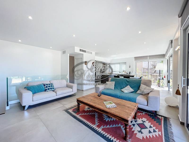 APPARTEMENT DUPLEX POUR 4 PERSONNES AVEC VUE MER À LA FOSSETTE