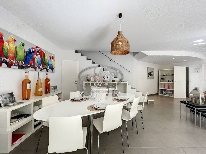 maison avec beaucoup de charme au calme et proche de la plage de canadel avec piscine terrasse espace détente