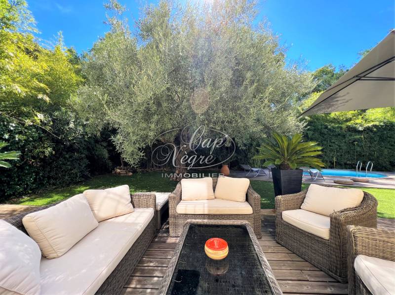 RAYOL CANADEL - PROPRIÉTÉ AU CALME