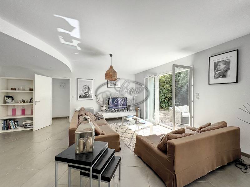 maison au calme sur 2 niveaux au rayol canadel avec jolie terrasse et piscine