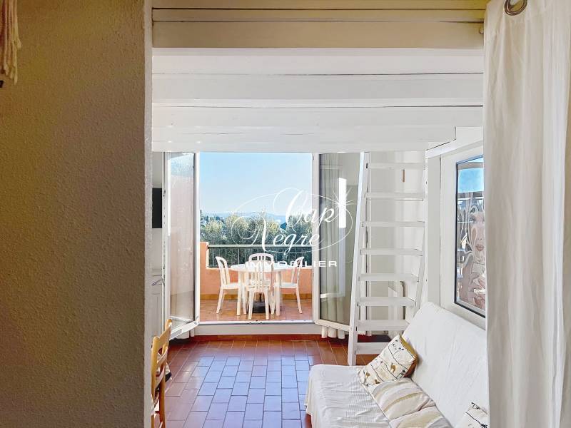 Appartement terrasse vue mer à vendre avec piscine Le Lavandou 