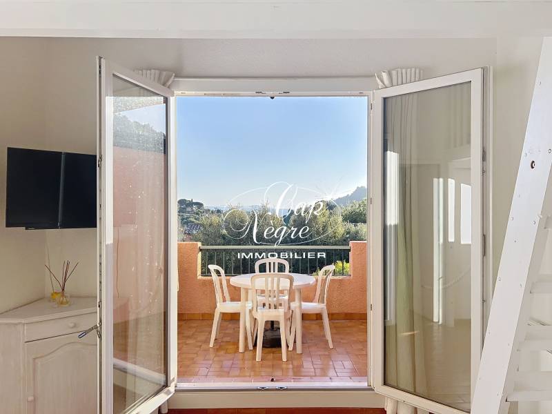 À vendre appartement T2 mezzanine vue mer à Pramousquier Le Lavandou littoral varois