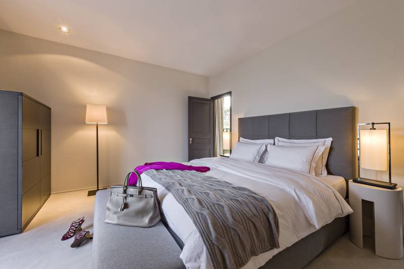 PROPRIETE EXCEPTIONNELLE  PIEDS DANS L'EAU