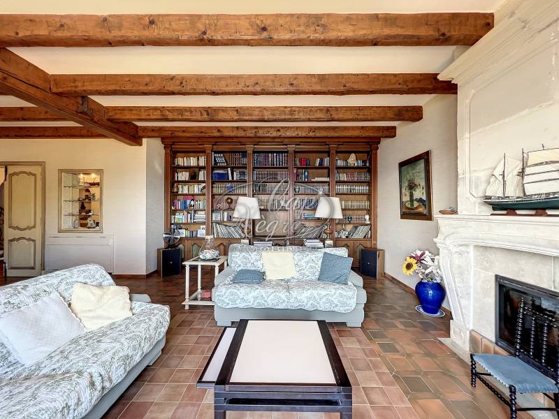 SOUS OFFRE - LE RAYOL CANADEL - SOMPTUEUSE PROPRIÉTÉ PIEDS DANS L'EAU