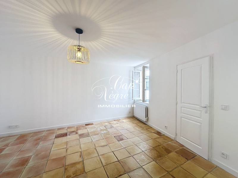 BORMES LES MIMOSAS - MAISON DANS LE COEUR DE VILLAGE