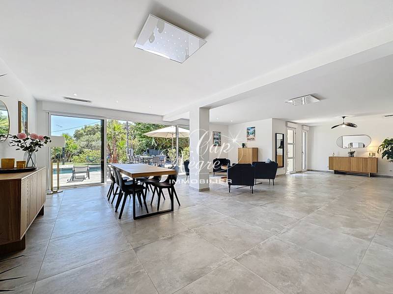 VILLA CONTEMPORAINE NEUVE  A VENDRE A PRAMOUSQUIER (EN PARTIE BASSE DE LA RD)