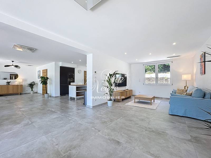 VILLA CONTEMPORAINE NEUVE  A VENDRE A PRAMOUSQUIER (EN PARTIE BASSE DE LA RD)