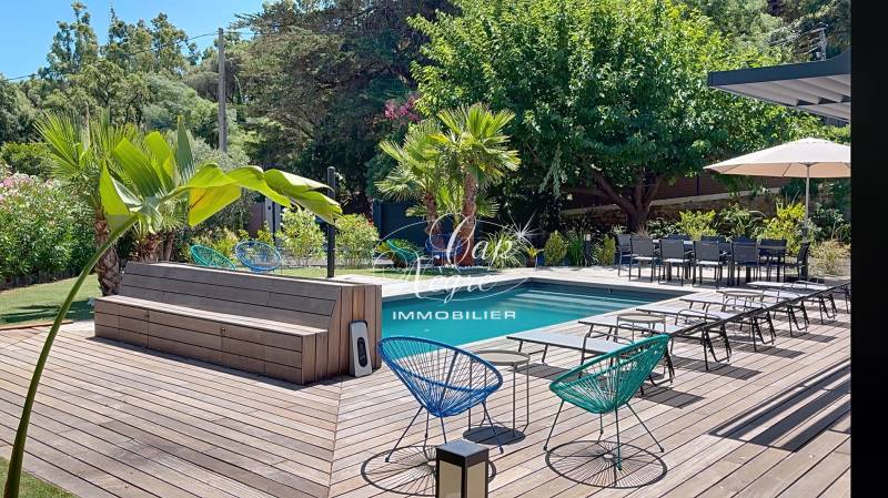 VILLA CONTEMPORAINE NEUVE  A VENDRE A PRAMOUSQUIER (EN PARTIE BASSE DE LA RD)