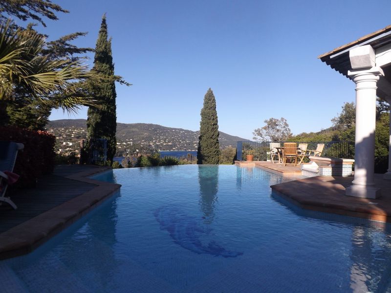 MAISON D ARCHITECTE PROCHE CAP NEGRE VUE MER PLAGE A PIED T6 LE LAVANDOU