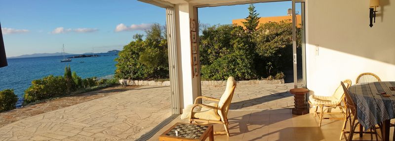 LE LAVANDOU SAINT-CLAIR VILLA PIEDS DANS L EAU T4