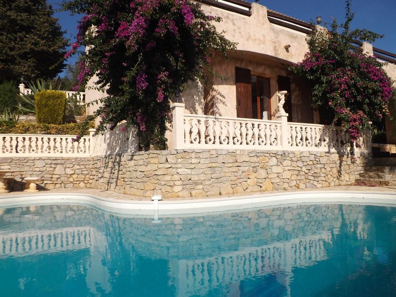 propriété avec piscine et vue mer à vendre au rayol canadel