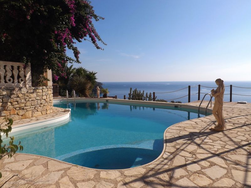 maison piscine vue mer panoramique le rayol canadel
