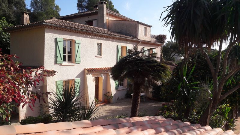VILLA PISCINE T10 LE RAYOL-CANADEL VUE SUR MER ET VERDURE