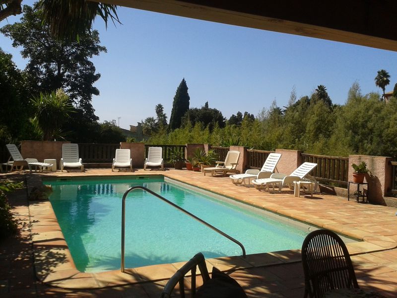 VILLA PISCINE T10 LE RAYOL-CANADEL VUE SUR MER ET VERDURE