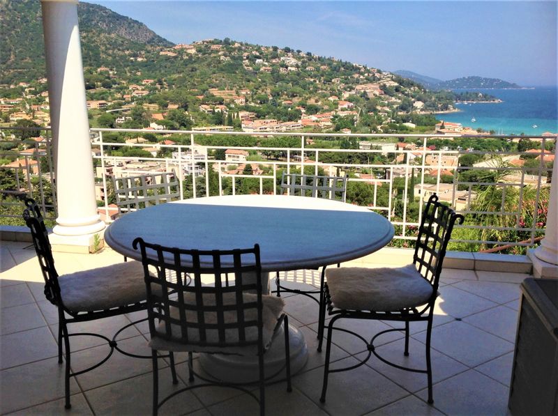 VILLA PISCINE VUE MER T7 LE LAVANDOU - SAINT CLAIR T370 M² NEO-PROVENCAL