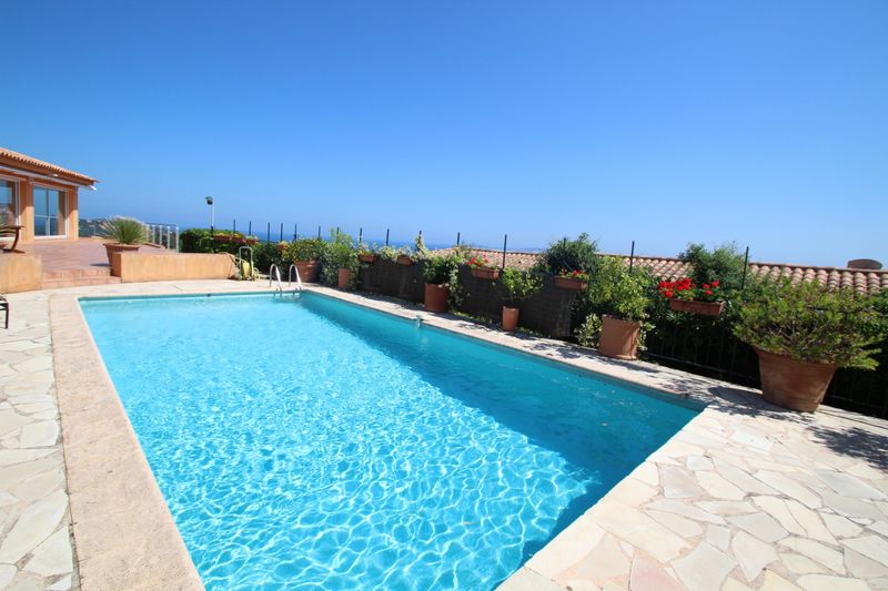 VILLA D'ARCHITECTE - VUE MER PANORAMIQUE  T5 LE LAVANDOU - AIGUEBELLE