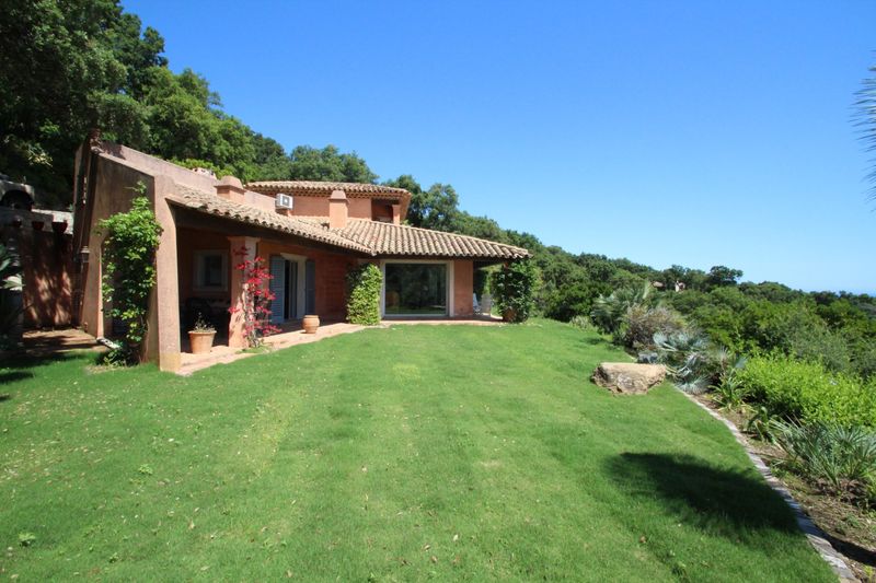 PROPRIETE D'ARCHITECTE VUE MER PANORAMIQUE LE RAYOL-CANADEL