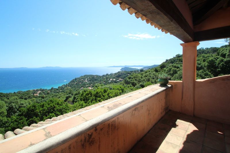 PROPRIETE D'ARCHITECTE VUE MER PANORAMIQUE LE RAYOL-CANADEL