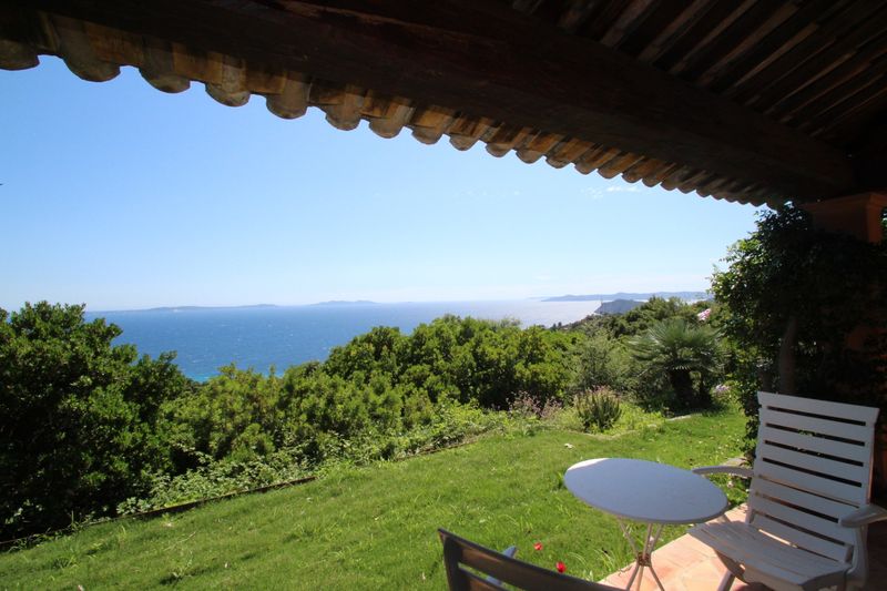 PROPRIETE D'ARCHITECTE VUE MER PANORAMIQUE LE RAYOL-CANADEL