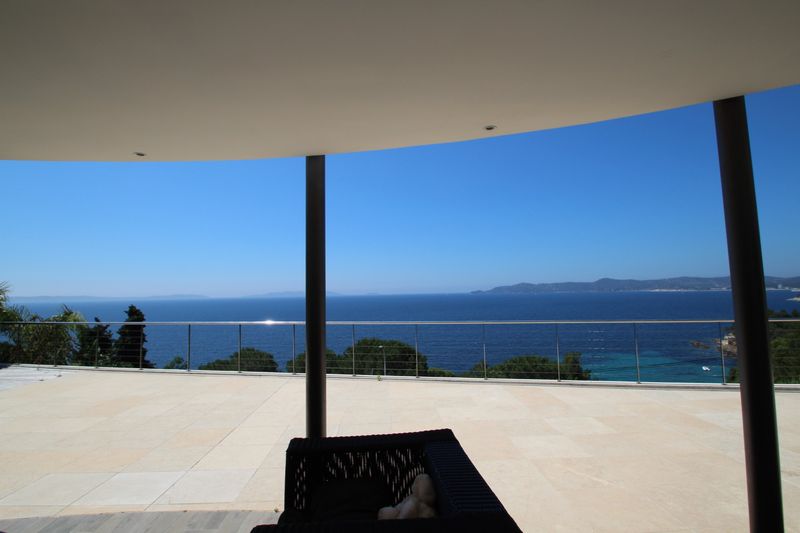 villa piscine vue mer plage à pieds var