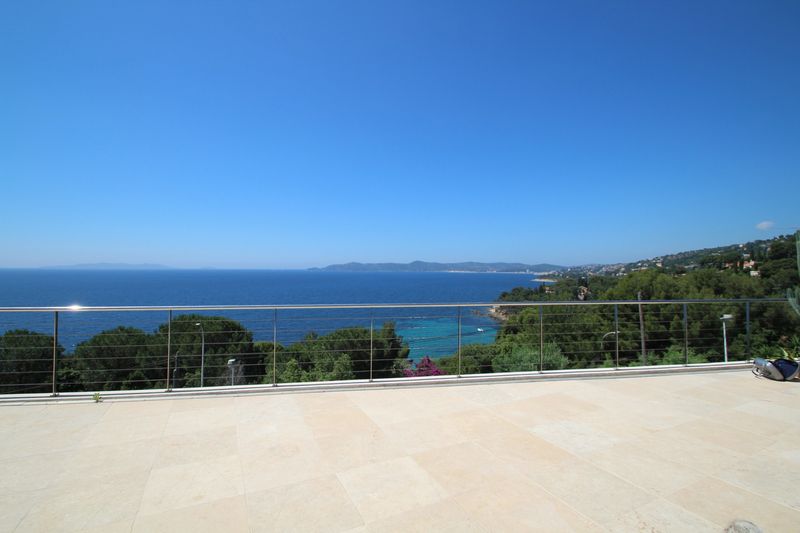 villa piscine vue mer proche plage le lavandou