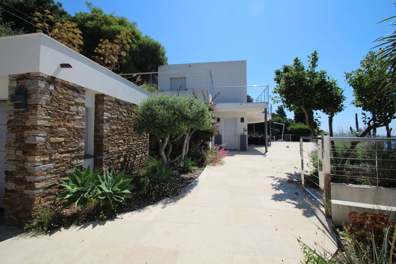 villa piscine vue mer proche plage cavalière