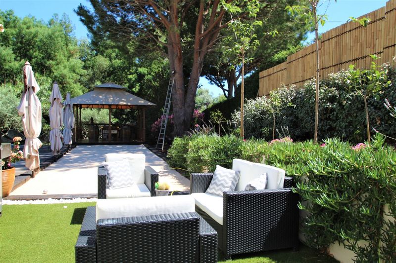 superbe villa matériaux de choix piscine salle de musique Pramousquier