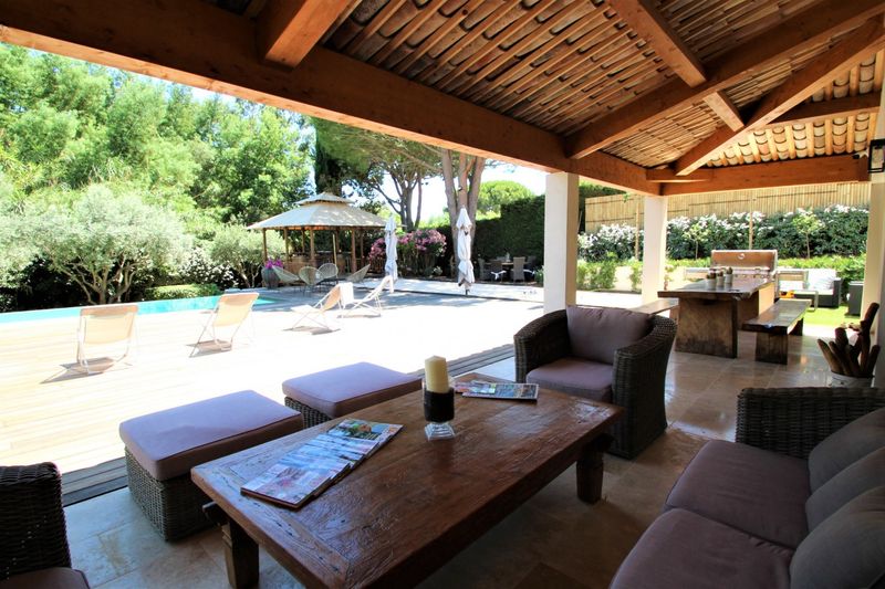 propriété cave à vins salle de musique boulodrome Pramousquier