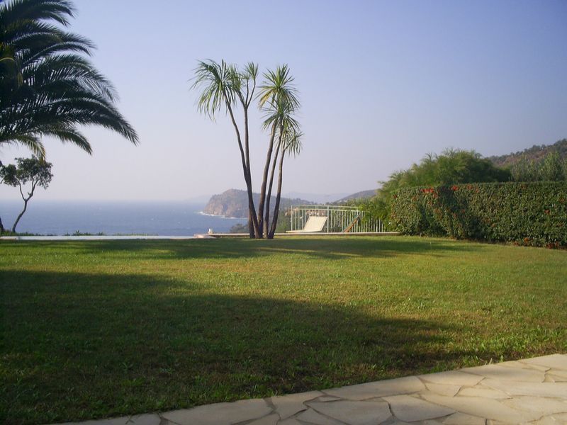 villa piscine et studio indépendant Rayol Canadel