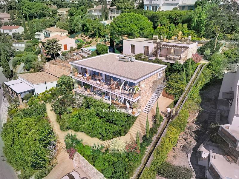 Maison d'architecte vue mer au Lavandou - au calme, proche des commerces et de la plage à pied