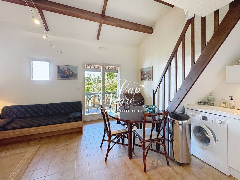 SOUS-OFFRE APPARTEMENT AVEC VUE PANORAMIQUE SUR LA MER AU RAYOL-CANADEL