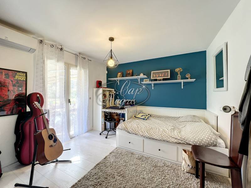 BORMES - PROPRIETE INTIMISTE SITUEE DANS UN CADRE CALME ET VERDOYANT