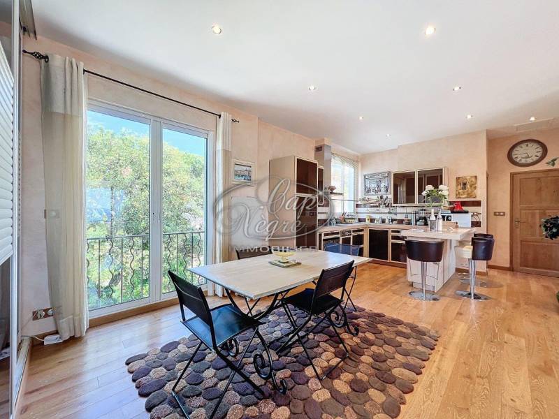 appartement dernier étage le lavandou vue mer